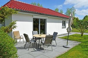 Ferienhaus mit Sauna u Terrasse im Zentrum von Rügen