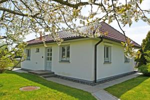 Ferienhaus mit Sauna u Terrasse im Zentrum von Rügen