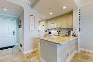 Oceanfront Condo with Great Ocean View, Balcony, Fast WiFi & 2 Shared Pools