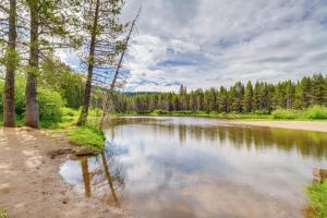 Snowshoe and Sled On-Site! Soda Springs Cabin