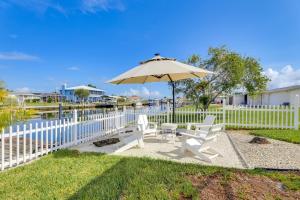 Canal-Front Haven: Pool, Dock & Lanai in Palmetto