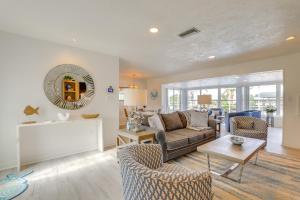 Canal-Front Haven: Pool, Dock & Lanai in Palmetto