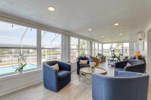 Canal-Front Haven: Pool, Dock & Lanai in Palmetto