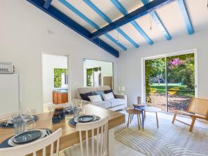 Villas Escapade provencale - Cocon climatise avec jacuzzi privatif - Piscine et jardin partages - Proche Avignon et vignobles - Parking prive - Au calme : photos des chambres