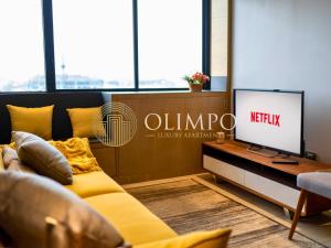 Suite moderna con vista a la ciudad y al río en Puerto Santa Ana