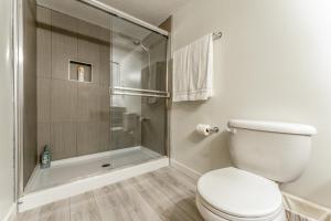 6 Br Ski Chalet, Ski In & Out, Pool and Private HotTub