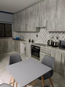 Crompton Apartment 786