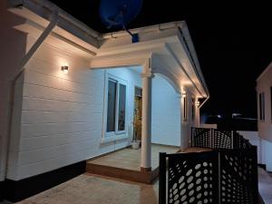 Serene BnB - Apt 03 Makongo after Mlimani City