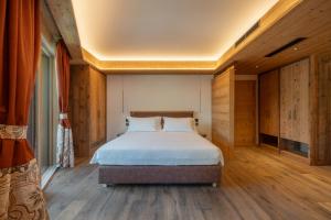 Deluxe Double Room with Extra Bed