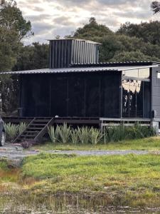 Cabanas e Chalés De luxo Black BIRD Morro da Igreja com Banheira de hidromassagem