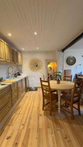 Maisons de vacances Quelques part a Auvers sur oise, Spacieuse Maison, Calme, Terrasse, 8 pers, Wifi : photos des chambres