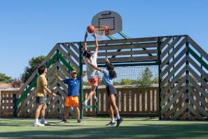 Complexes hoteliers Camping Saint-Palais-Sur-Mer : photos des chambres