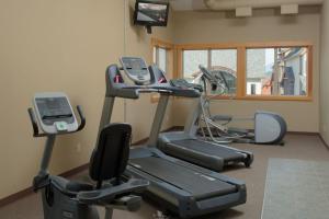 Spacious 3 Br with Heated Outdoor Pool and 3 Hot Tubs