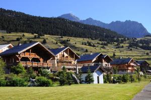 Résidence Chalmettes - Appartement sur les pistes de ski avec balcon - parking MAE-0751
