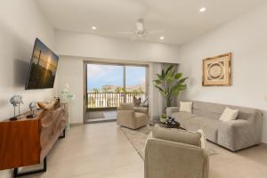 Stylish Summer 2BR Retreat w Pool & Beach Access
