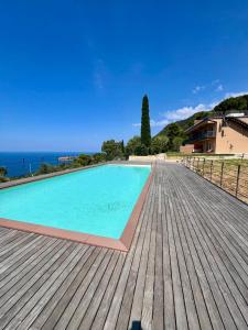 Pini, a Paradise Oasis