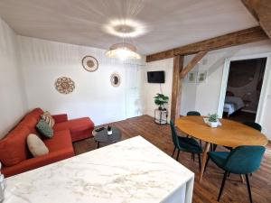 Appartements Charmant T2 avec Loggia vue montagne : photos des chambres