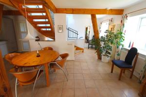 Danas , nur 200 m vom Strand entfernt