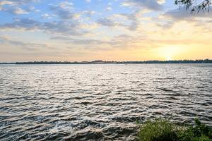 Lakefront Retreat with Sauna, Fireplace & Parking