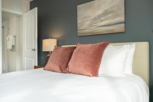 Landing Amazing Studio Courtyard Yoga Studio