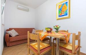 1 Bedroom Cozy Apartment In Srima 