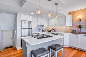 Elegant ocean-view townhome with beach access & pool - perfect location