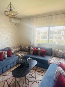 Bel appartement avec vue piscine, jardin & mer