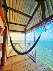 Cabins over the sea of Guna Yala Yansailadub