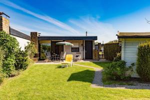 Haus hinter dem Deich Tossens