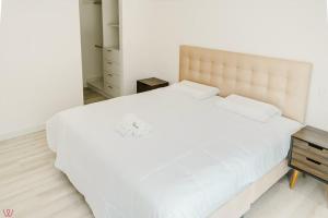 Chic 2BR Balcony & City View