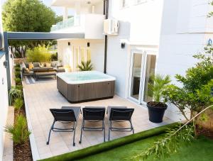 LUXURY MANDRE HOUSE Apartment II with Jacuzzi