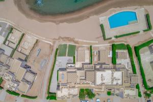 Lagoonfront 3BR Apartment Cyan