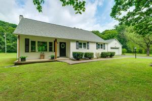 Alleghany Mountain Cottage with Porch and Backyard