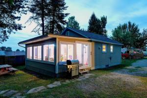 Glamping chalet on campsite Boat Lac Naviguable