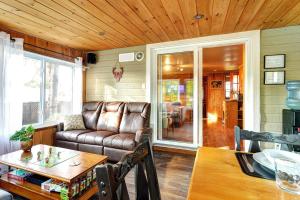 Glamping chalet on campsite Boat Lac Naviguable