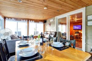 Glamping chalet on campsite Boat Lac Naviguable