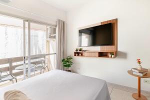 Em frente à praia, com garagem, AC e sacada