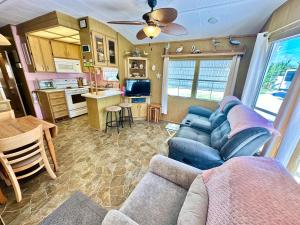 Coastal Paradise in This 1 Bedroom 1 Bath Beach Home on Nettles Island Resort