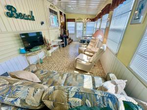 Coastal Paradise in This 1 Bedroom 1 Bath Beach Home on Nettles Island Resort