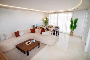 Luxury 2BR En-Suite Sea View in Malabata