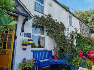 Fantastic sea views at Centurys old Almas Cottage - Sleeps up to 8 guests