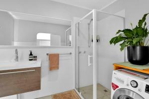 Diggers rest self contained tiny home with wifi