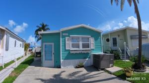 Coastal Adorable 1 bedroom 1 bath beach bungalow Located On Nettles Island