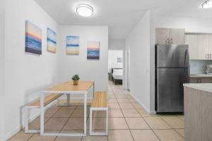 1BR Apt Sleeps 4 Beach Vibes