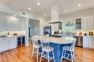 Walk to Ocean Beach House with Pool in Port St Joe!