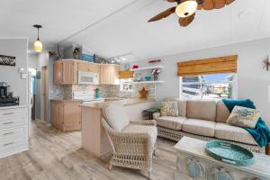 Coastal 2 Bedroom 2 Bath Beach House on Nettles Island N669