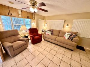 Coastal Adorable 2 bedroom 1 Bath Beach House located in Nettles Island N2108