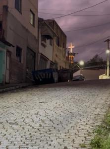 Casa a um Quarteirão do Santuário com garagem RECEPÇÃO 24 HORAS