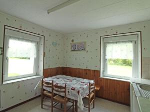 Maisons de vacances Gite en pleine nature, proche de La Bresse avec activites familiales, terrasse et poele a bois - FR-1-589-70 : photos des chambres