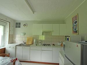 Maisons de vacances Gite en pleine nature, proche de La Bresse avec activites familiales, terrasse et poele a bois - FR-1-589-70 : photos des chambres